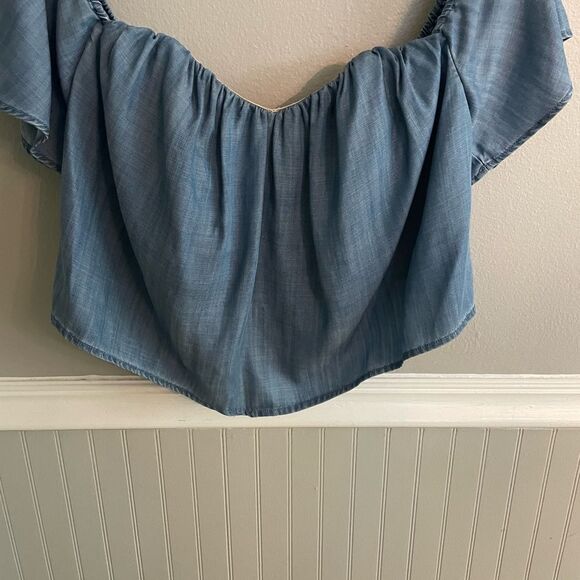 Guess Denim Off Shoulder Cropped Top Size Small - Picture 6 of 12